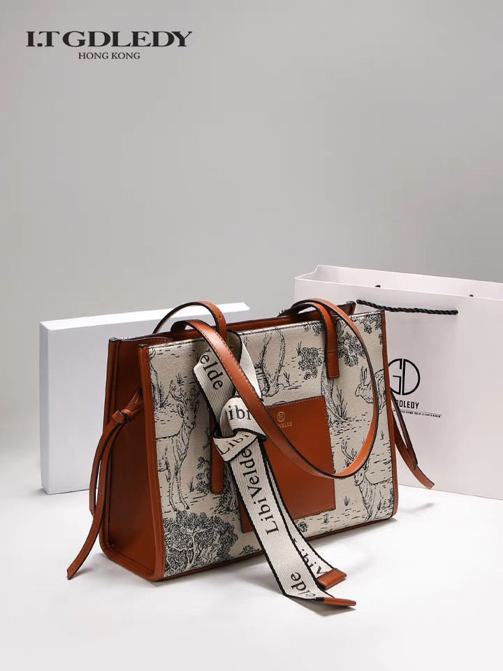 Handbag - Brown Trim with Wildlife Scene