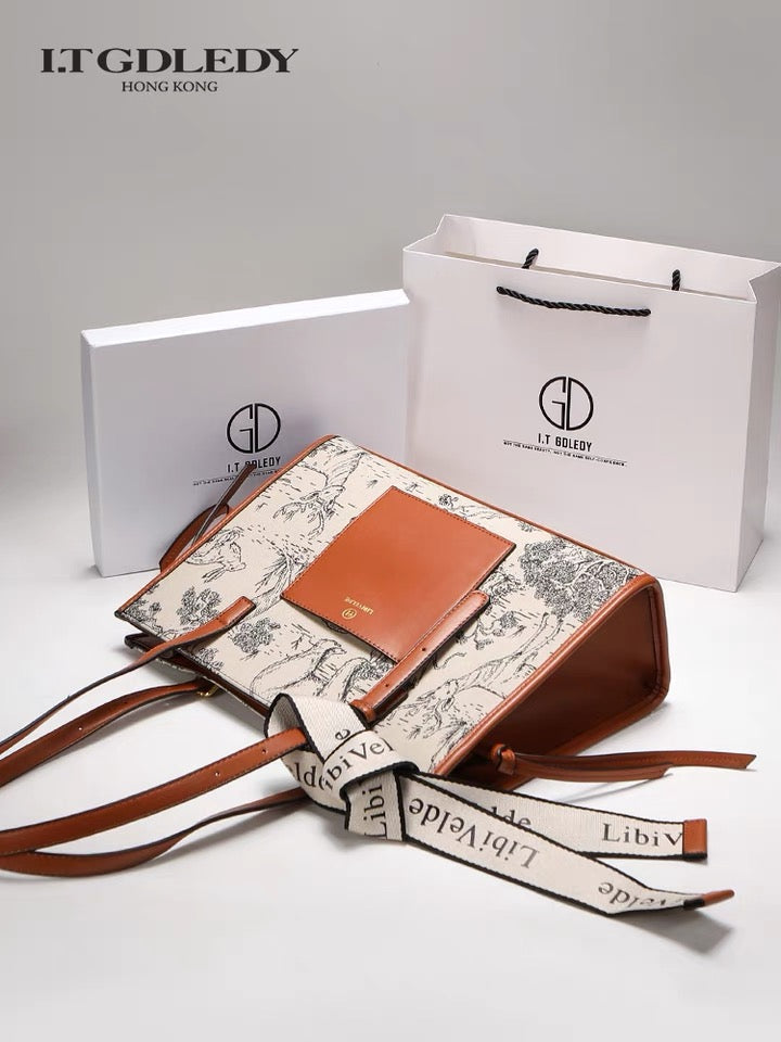 Handbag - Brown Trim with Wildlife Scene